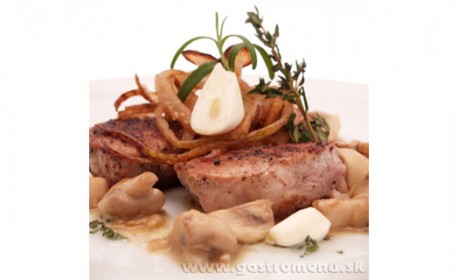 Bravčové medajlónky s restovanými hríbami marinovanými v Appetit cesnaku natur