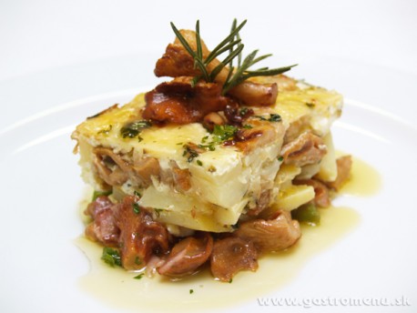 Zemiakový gratin s marinovanými kuriatkami v drvenom cesnaku Appetit