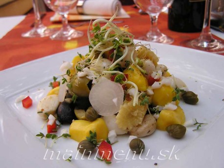 Pochúťka Appetit - kombinácia sterilizovaných patizónov, cesnaku, kapár a čerstvých bylín